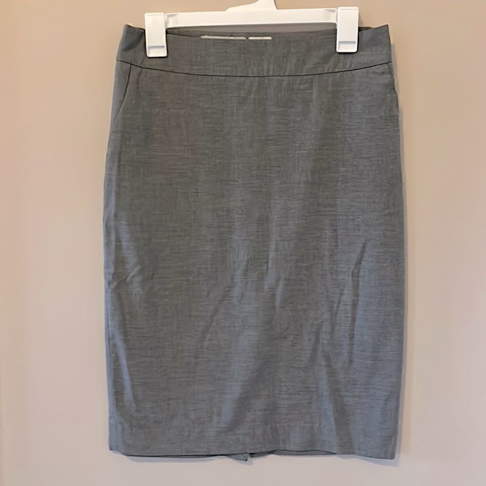 Women’s Old Navy Stretch Lightweight Skirt Size 4